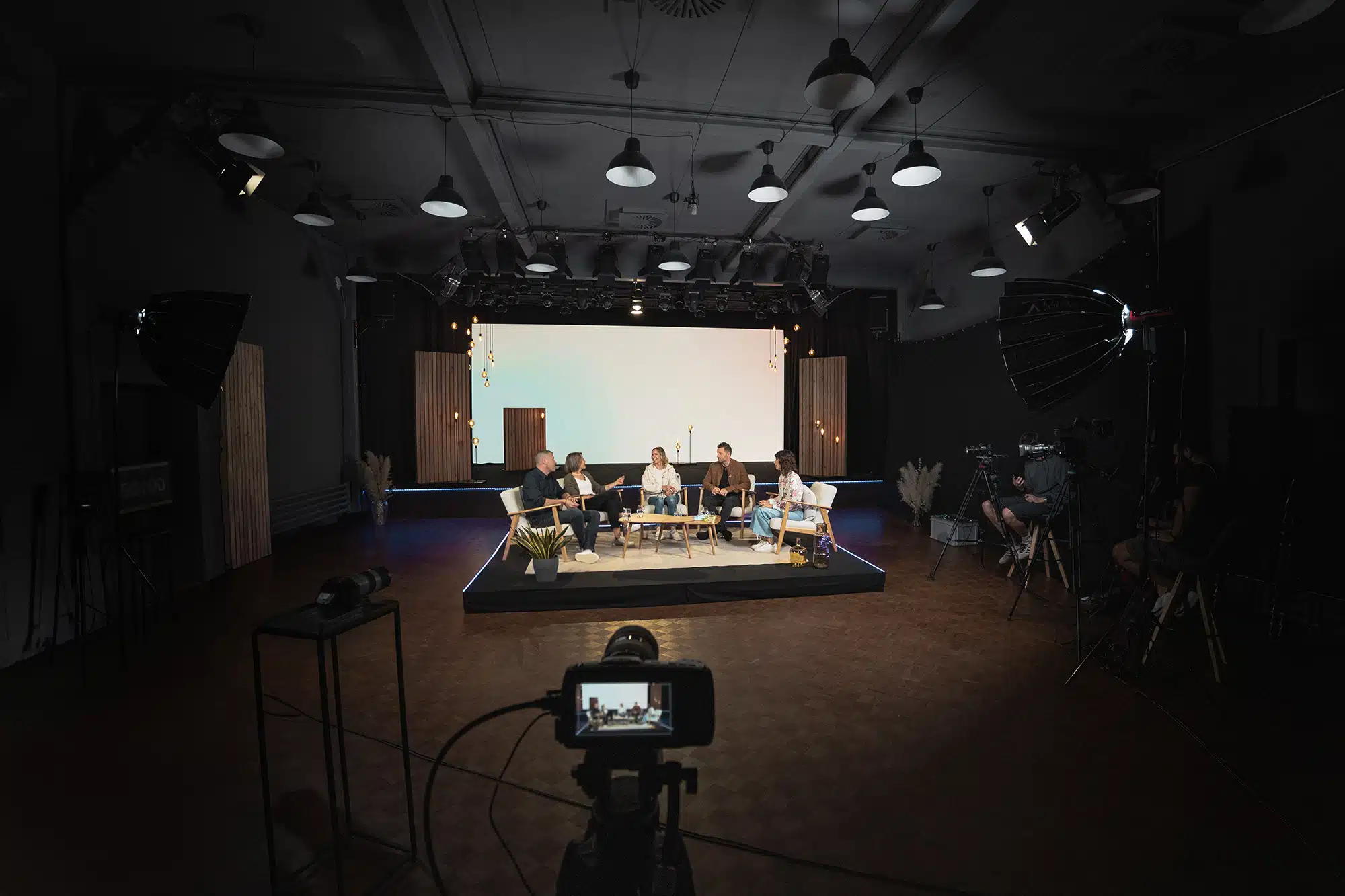 Hinter den Szenen Foto von einem Videoset
